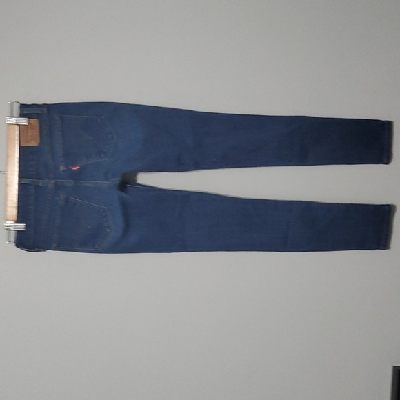 Levi's Jeans Womens Size 26 Size 2 Blue 711 Skinny with Gold Stitching - Picture 3 of 10